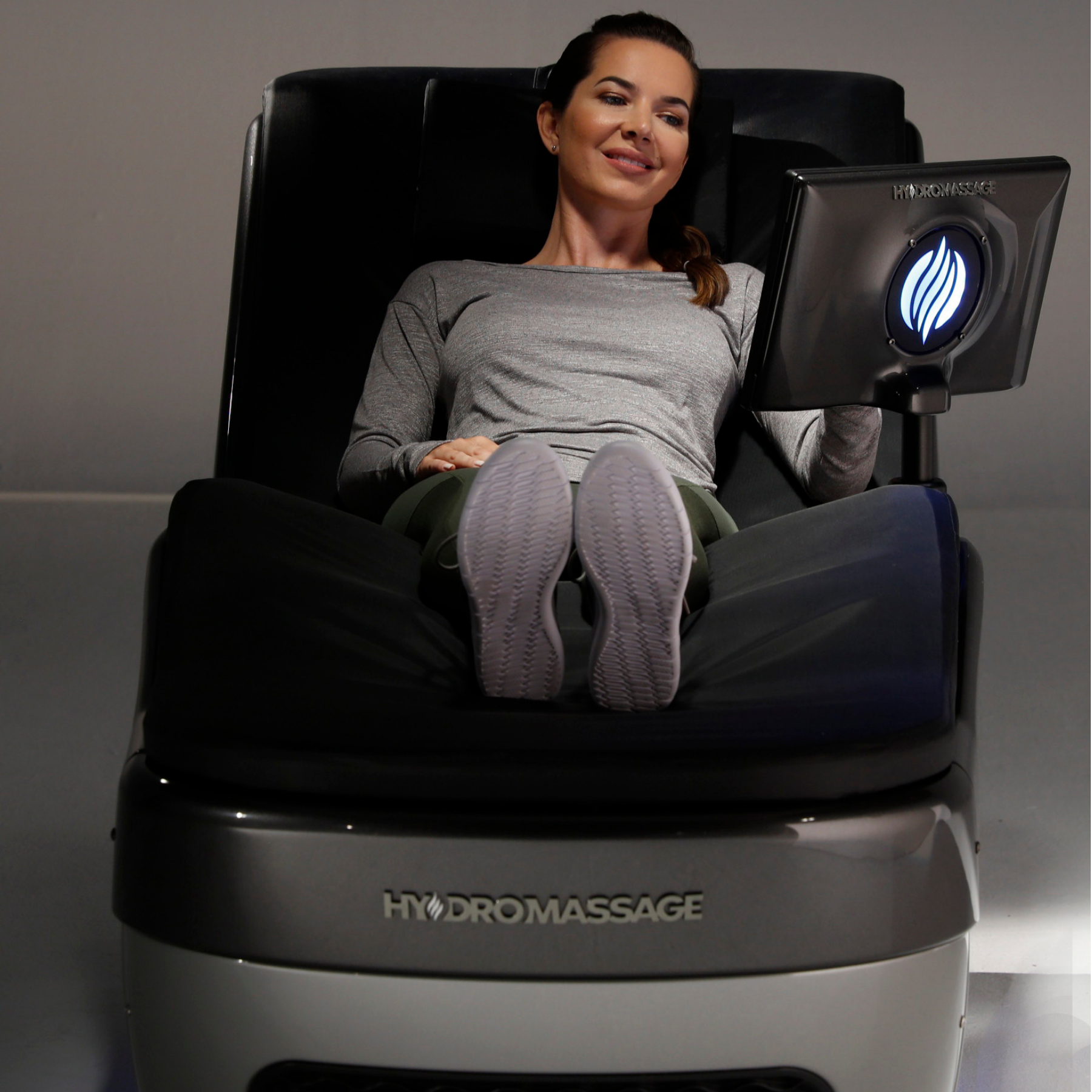 HYDROMASSAGE LOUNGE 440X FRONT Femme sur Rameur Regatta 300 Kettler